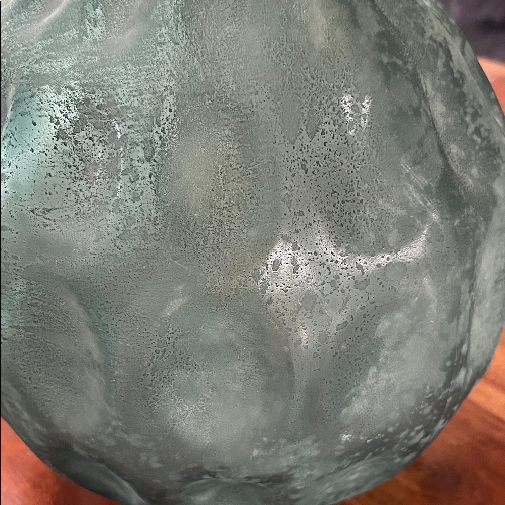 Textured Recycled Glass Green Vase 
Made in Spain 🇪🇸 - Picture 8 of 10